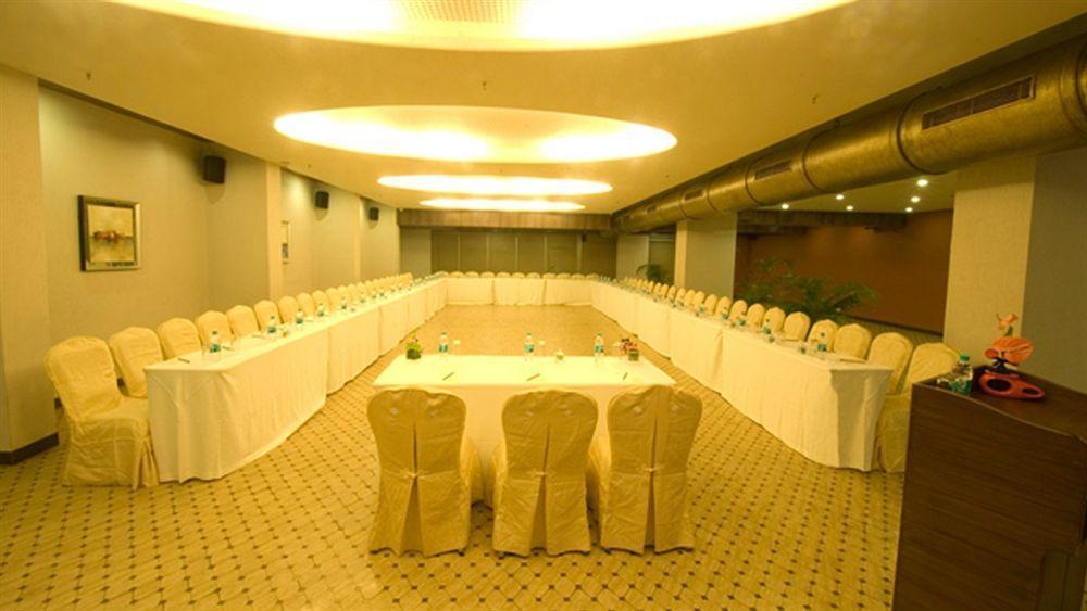 Sai Palace Hotel Mumbai Exterior photo