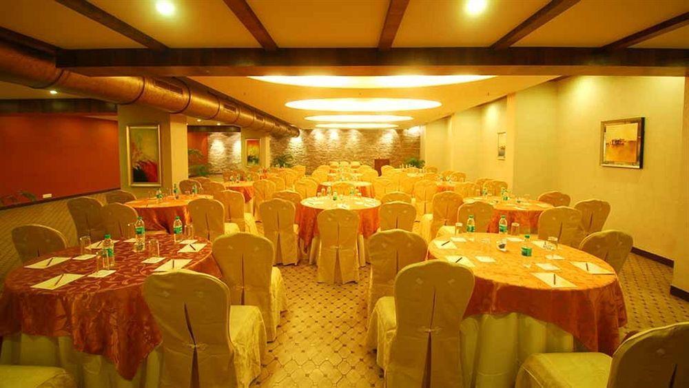 Sai Palace Hotel Mumbai Exterior photo