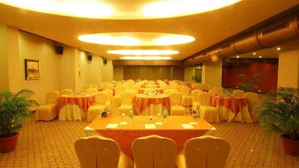 Sai Palace Hotel Mumbai Exterior photo